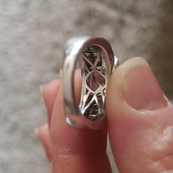 Ring - Picture 6 of 6